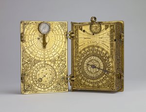 Klokke-ur i forgylt messing med alarm, solur og månevolvelle i form av en bok, ca. 1580 (forgylt messing)